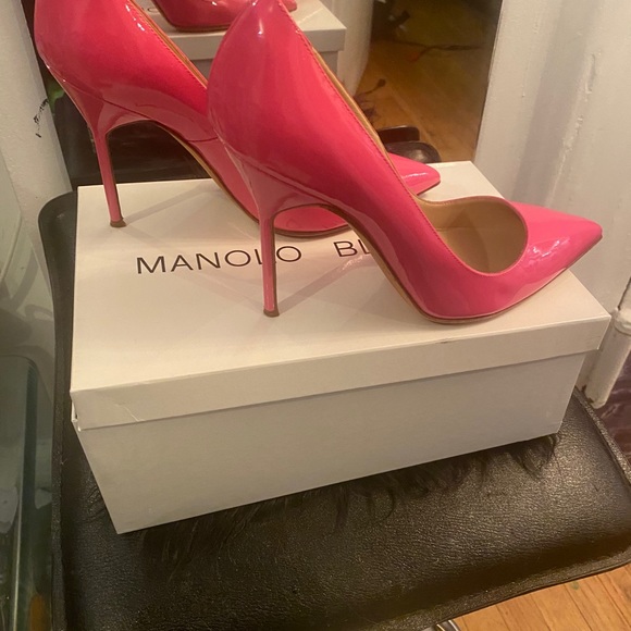 Manolo Blahnik pink patent heels - Picture 6 of 15